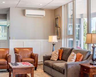 Comfort Inn - Halifax - Living room