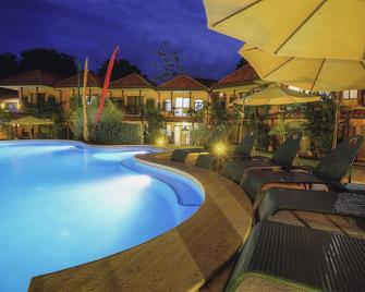 Hotel Cuna del Angel - Ballena - Pool