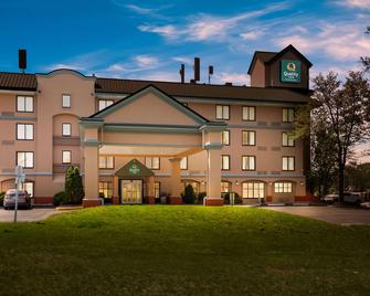 Quality Inn Near Princeton - Lawrenceville - Gebäude
