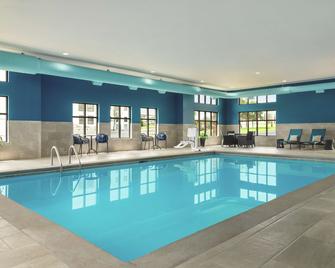 Hampton Inn & Suites Springfield - Springfield - Piscina