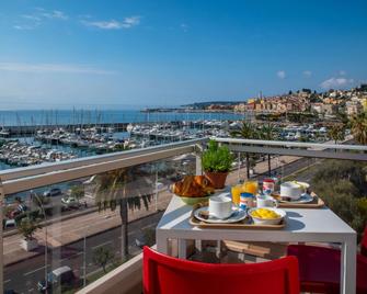Ibis Budget Menton - Mentone - Balcone