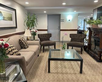Quality Inn And Suites Everett - Everett - Sala de estar