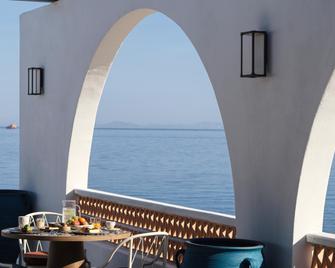 Andronis Minois - Parikia - Balcony