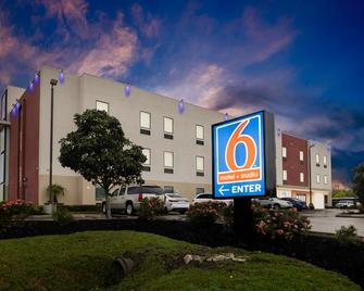 Motel 6 Texas City I-45 South - Texas City - Building