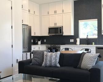 The Zen Den - Austin - Cuina