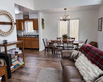 Paul's Place-Private Mountain House, Pocono Mtn, near Jim Thorpe, Blue Mountain - Lehighton - Wohnzimmer