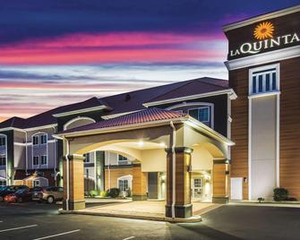 La Quinta Inn & Suites by Wyndham Chambersburg - Chambersburg - Gebäude