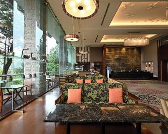Alishan Hotel - Alishan Township - Salónek