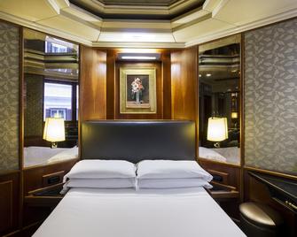Valadier Hotel - Rome - Bedroom