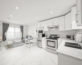 Entire New Cozy And Modern 2-Storey House - Vancouver - Cocina