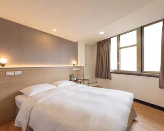 New World Hotel - Taipei - Schlafzimmer
