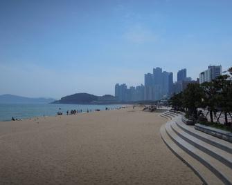 We Guest House - Busan - Pantai