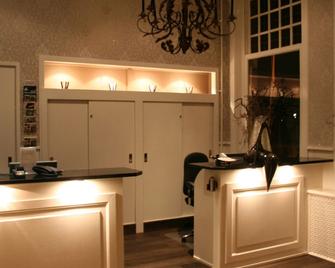 Parkhotel Hugo de Vries - Lunteren - Рецепція