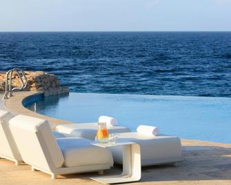 Renaissance Wind Creek Curacao Resort - Willemstad - Piscina