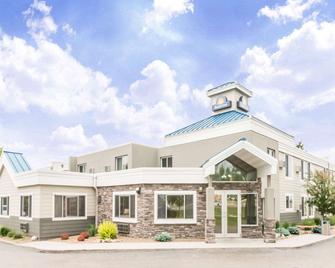 Days Inn by Wyndham Bismarck - Bismarck - Edificio