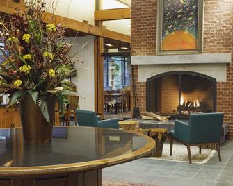 Williamsburg Woodlands Hotel & Suites, an official Colonial Williamsburg Hotel - Williamsburg - Lobby