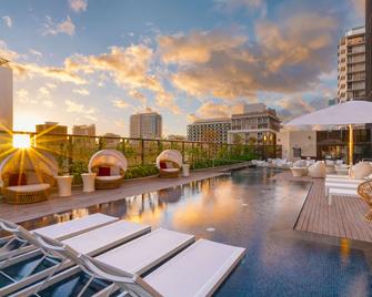 Hyatt Centric Waikiki Beach - Honolulu - Pool