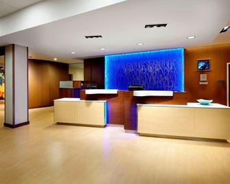 Fairfield by Marriott Inn & Suites Wheeling at The Highlands - Triadelphia - Front desk
