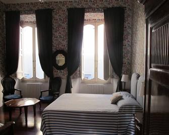 Relais Teatro Argentina - Rome - Bedroom
