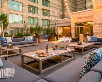 The Duniway Portland, a Hilton Hotel - Portland - Patio