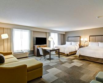 Hampton Inn & Suites by Hilton Saskatoon Airport - Saskatoon - Schlafzimmer