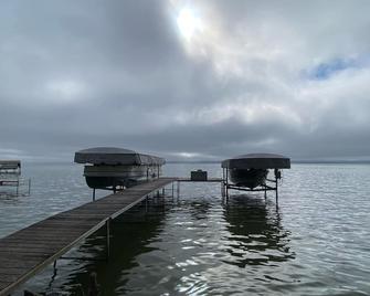 Meticulous lake home on the shores of Lake Winnebago, WI, USA - super clean! - Fond du Lac - Außenansicht