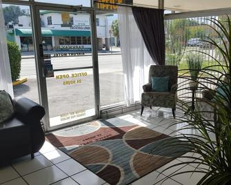 Parkway Inn - Miami Springs - Lobby