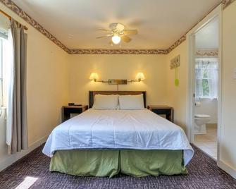 The Green Cottage@ Twin Hills Cottages - Ellsworth - Спальня