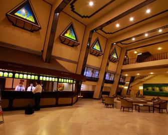 Manuelsons Malabar Palace - Kozhikode - Lobby