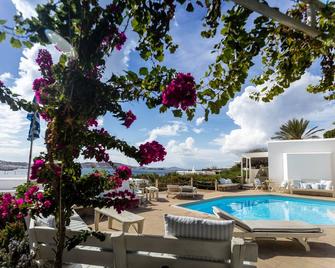 Rhenia Mykonos - Tourlos - Piscina
