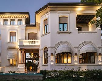 Hotel De la Ville - Riccione - Building