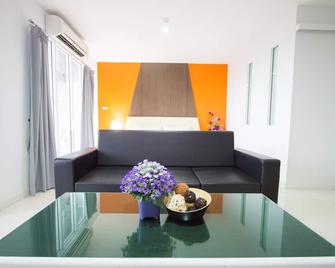 Prime Time Hotel Bang Saen - Chonburi - Oturma odası