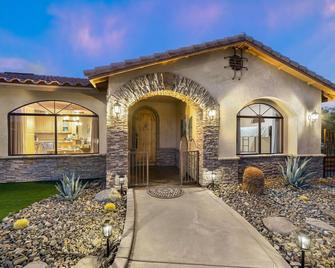 Yucca Valley Vacation Rental: Private Pool + Spa! - Yucca Valley - Edificio