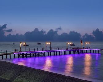 Club Marco Polo - Camyuva - Piscina