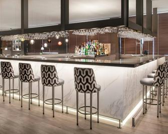 AC Hotel by Marriott Alicante - Alicante - Sala de estar