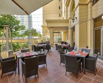 Ramada Hotel and Suites by Wyndham Dubai JBR - Dubai - Restaurant