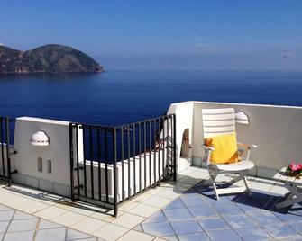 Hotel Carasco - Lipari - Балкон