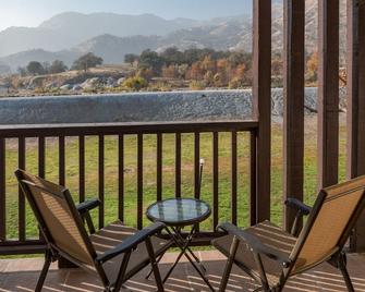Western Holiday Lodge - Three Rivers - Ban công