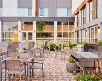 Element Sacramento Airport - Sacramento - Uteplats