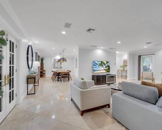 Private Neighborhood Heated Pool Lush Surroundings Harbor Key Resldences - Fort Lauderdale - Wohnzimmer
