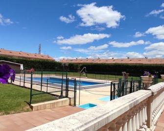 Arva Santiago León - León - Piscina