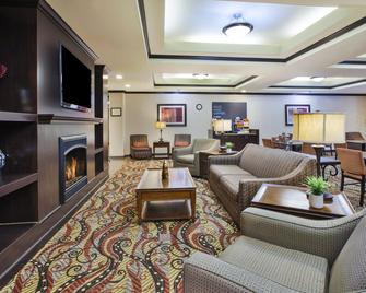 Holiday Inn Express & Suites Wheeling - Triadelphia - Lounge