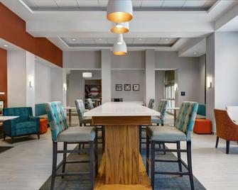 Hampton Inn & Suites by Hilton Belleville - Belleville - Lobby