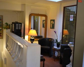 Montpellier - Paris - Lobby