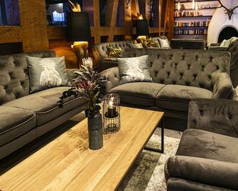 Berghotel Basur - Das Schihotel am Arlberg - Flirsch - Wohnzimmer