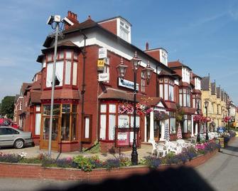 Revelstoke Hotel - Bridlington - Building