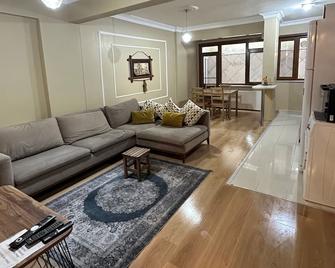 Ortakoy Aysem Sultan Hotel - Istanbul - Living room