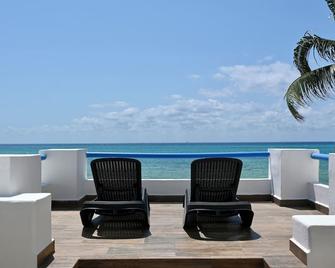 Pelicano Inn Playa del Carmen - Beachfront Hotel - Playa del Carmen - Balcony