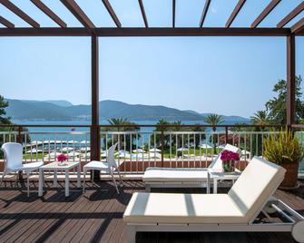 DoubleTree by Hilton Bodrum Isil Club Resort - Bodrum - Balcony