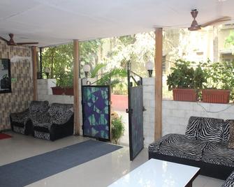 Hotel Sea Sands - Bombay - Patio